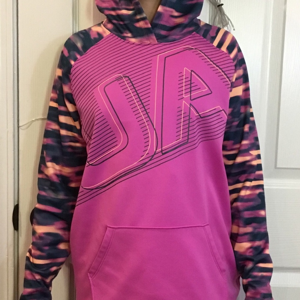 💎3/$25💎Under Armour YXL hooded sweatshirt pink